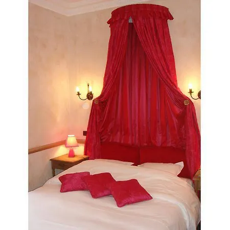 מלון Chateau Des Comtes De 3*