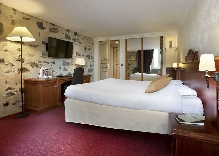 فندق Chateau Des Comtes De 3*