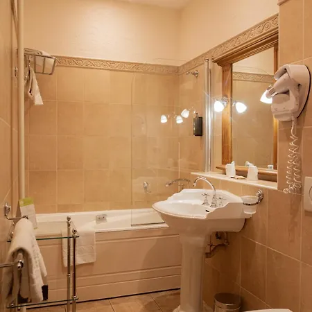 Chateau Des Comtes De Hotell 3*