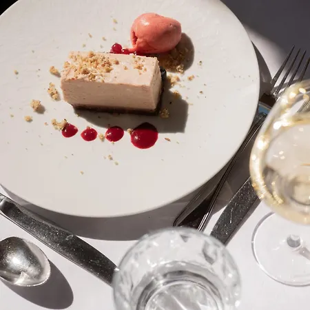 Hotel Chateau Des Comtes De Challes-les-Eaux