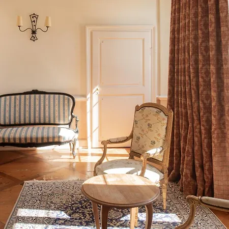 Chateau Des Comtes De Hotel 3*