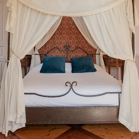 Chateau Des Comtes De Hotel