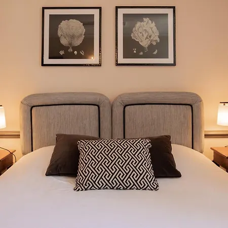 Chateau Des Comtes De Hotel 3*