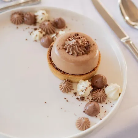 Chateau Des Comtes De Challes-les-Eaux