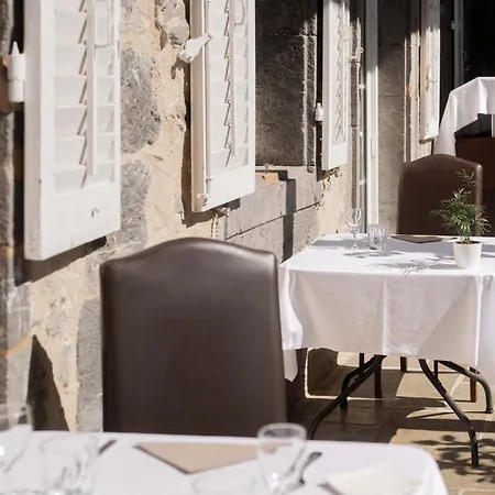 Chateau Des Comtes De Hotel