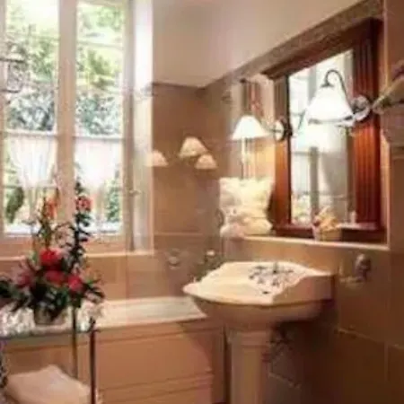 Hotel Chateau Des Comtes De 3*