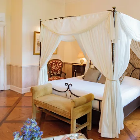 Hotel Chateau Des Comtes De 3*