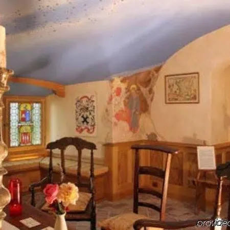 Chateau Des Comtes De Hotel 3*