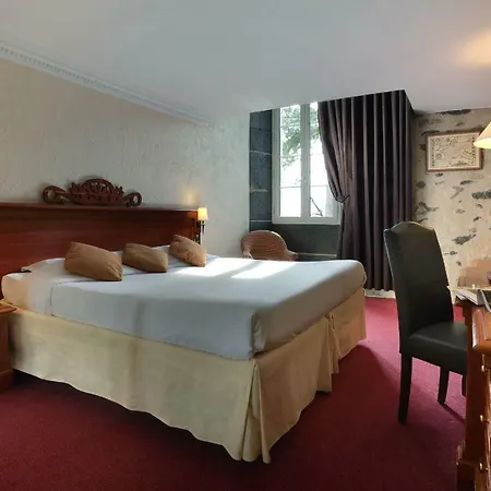 Chateau Des Comtes De Hotel 3*